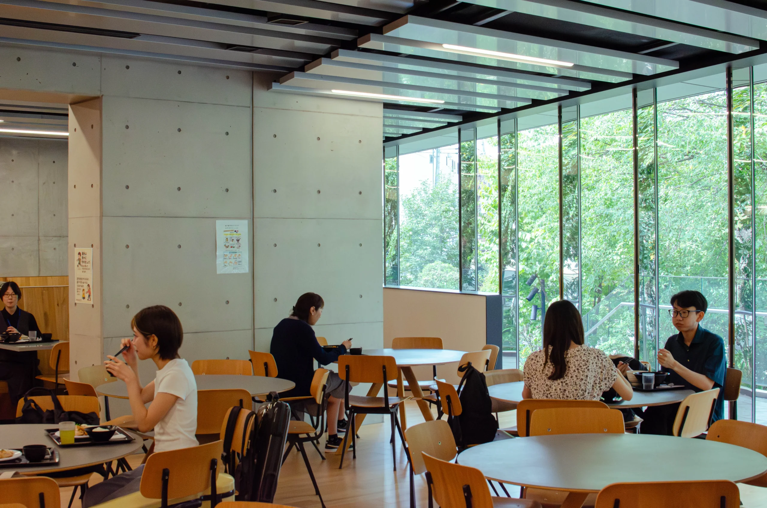 業者依存から脱却！東京音楽大学がメニュー・価格変更を内製化し、運用効率化を実現